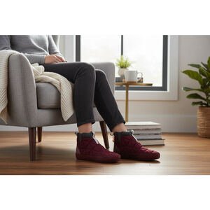 Teva ReEmber Mid bootie Slip On, Quilted, Size US 9 Red/Rhubarb